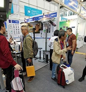 solar dusk to dawn pole light