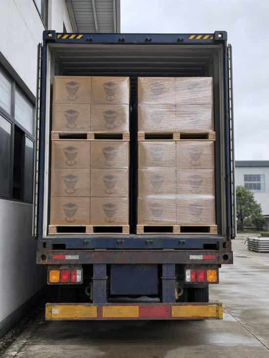Illustrative container loading of SML-010 solar pillar light cartons