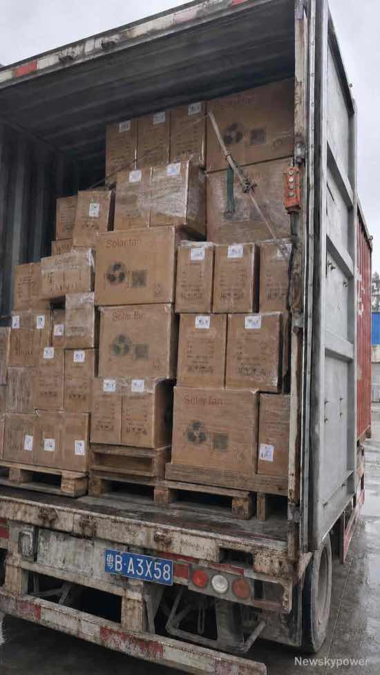 Container loading of ZL-118 portable solar fan cartons for export