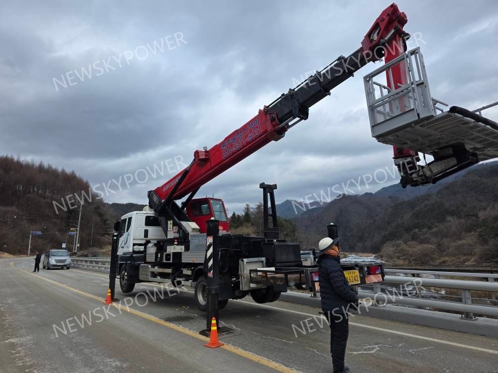 NF-60W semi integrated solar street light installation for South Korea road lighting project