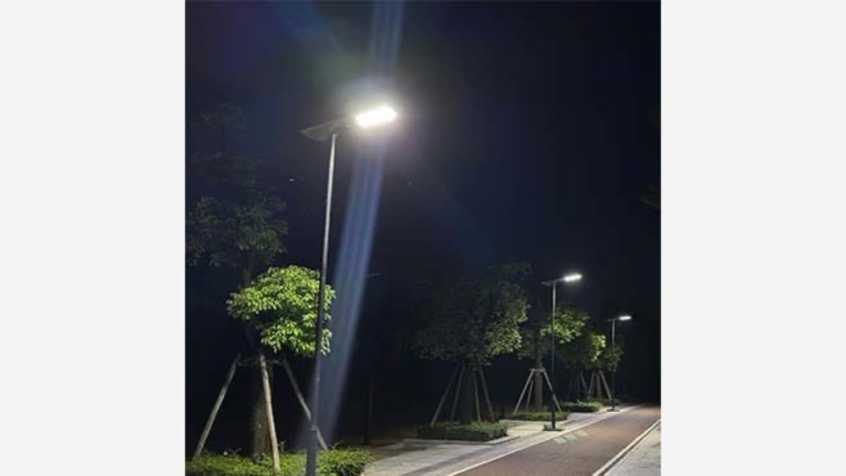 Newskypower radar-sensor solar street light for controlled parking-area lighting