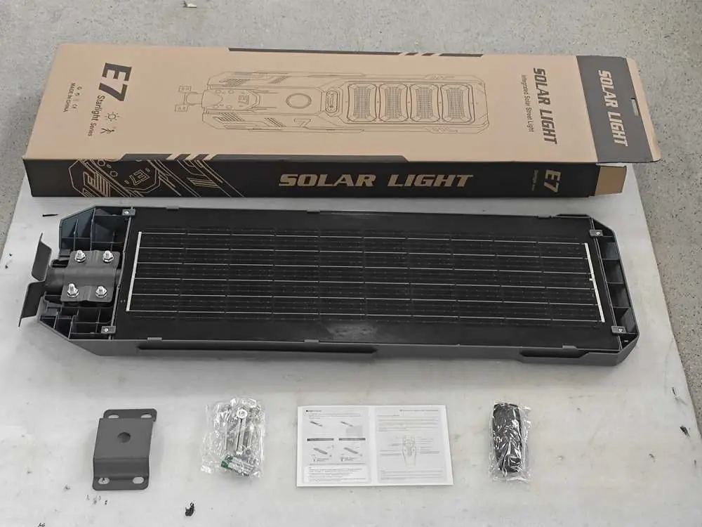 E7 solar street light lamp body and supplied accessories