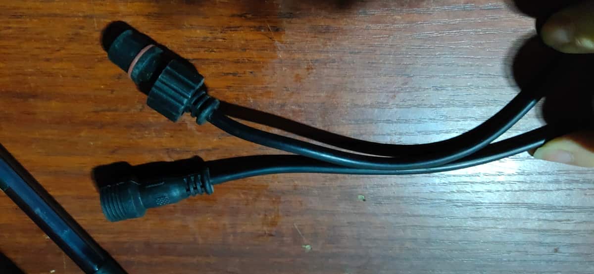 Threaded cable connector on a solar flood light lead