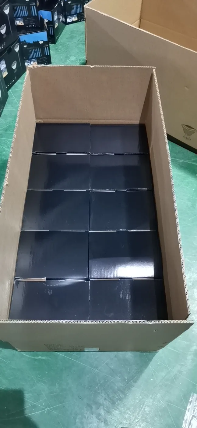 Open carton with internal dividers