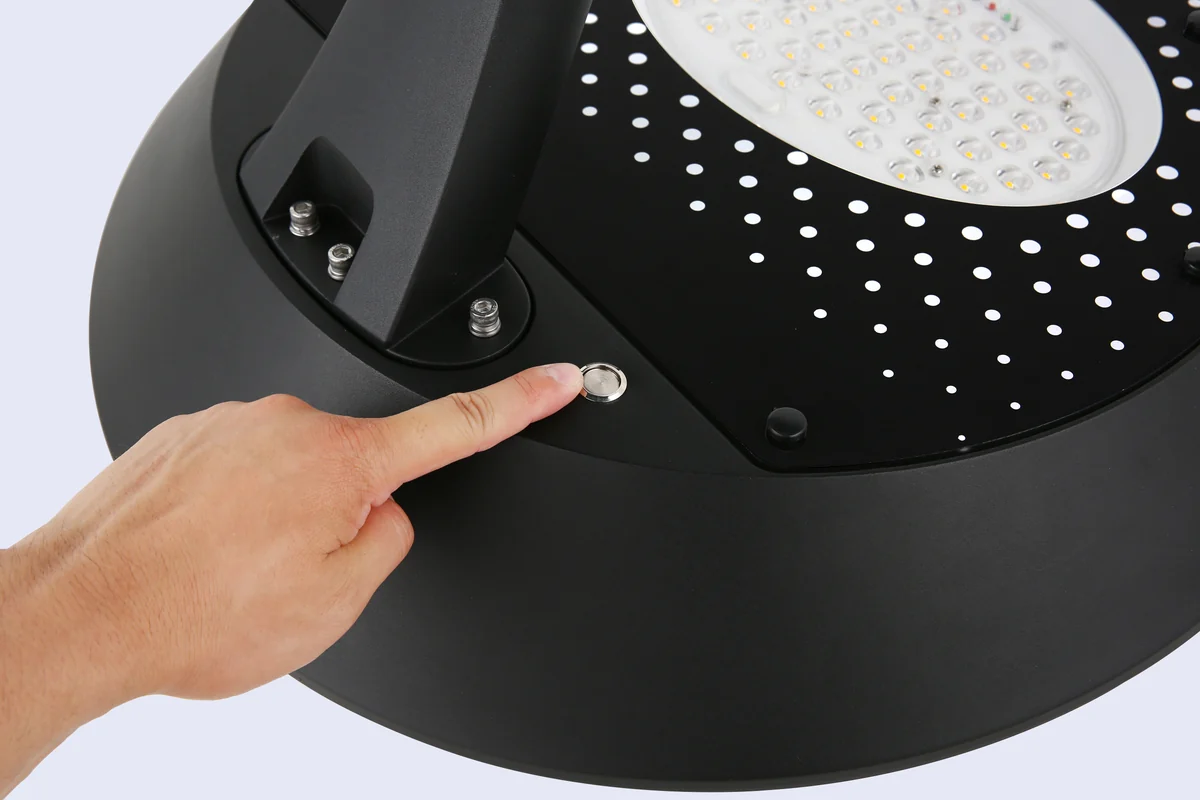 Push-button switch and housing connection on SCL-009PLUS solar garden light