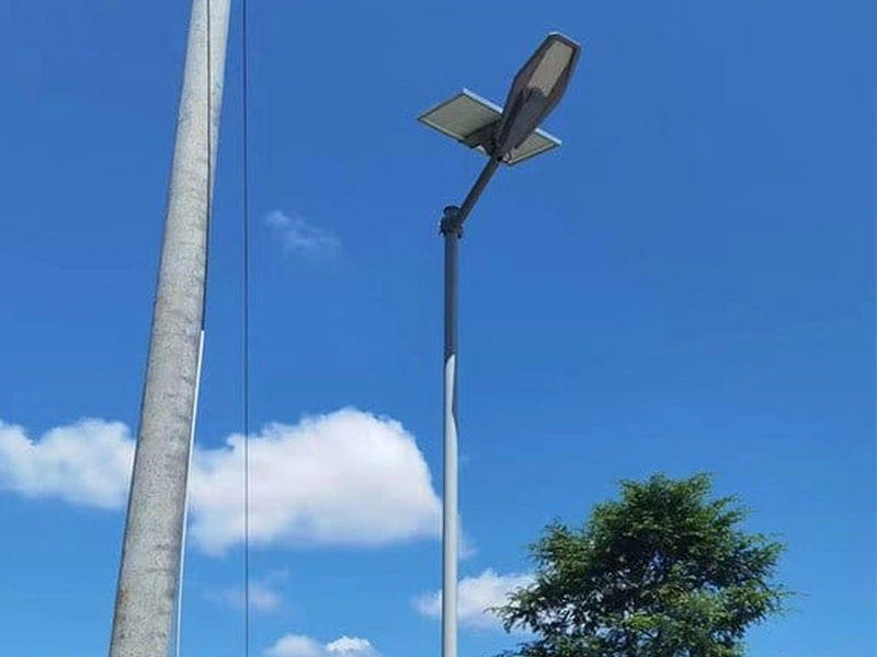 Separate-panel solar street light installed outdoors