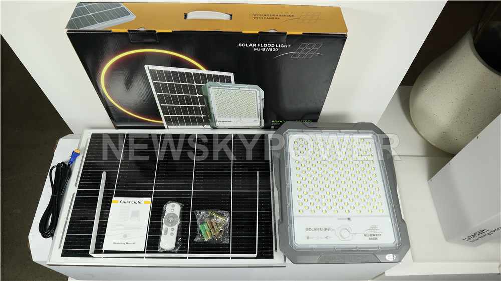 MJ-BW800 kit example showing the lamp, separate panel, remote, bracket and fixings